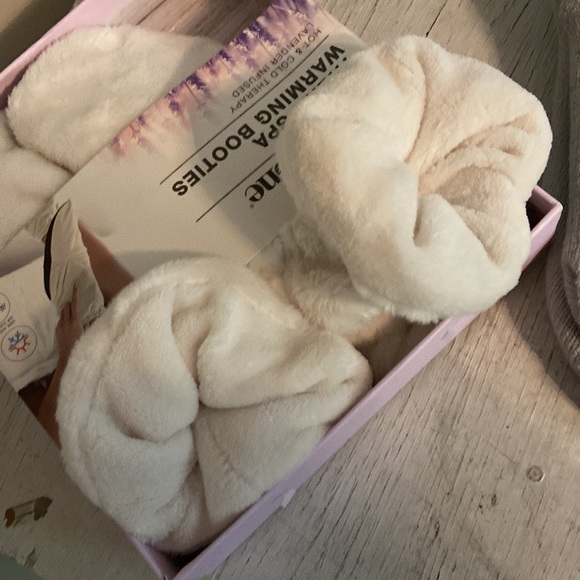 BUNDLE!!! 4 pairs of brand new socks (with tags). - Picture 5 of 5